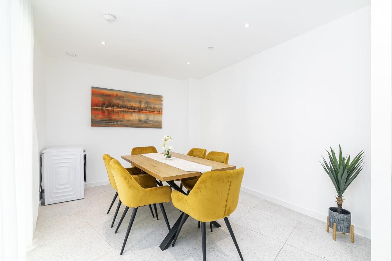 Luxury Spacious Flat With Communal Gardens And Parking London Eksteriør billede