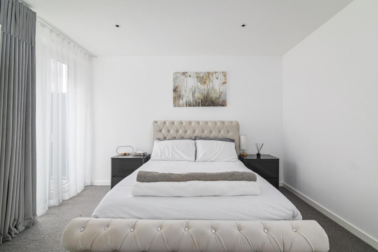 Luxury Spacious Flat With Communal Gardens And Parking London Eksteriør billede