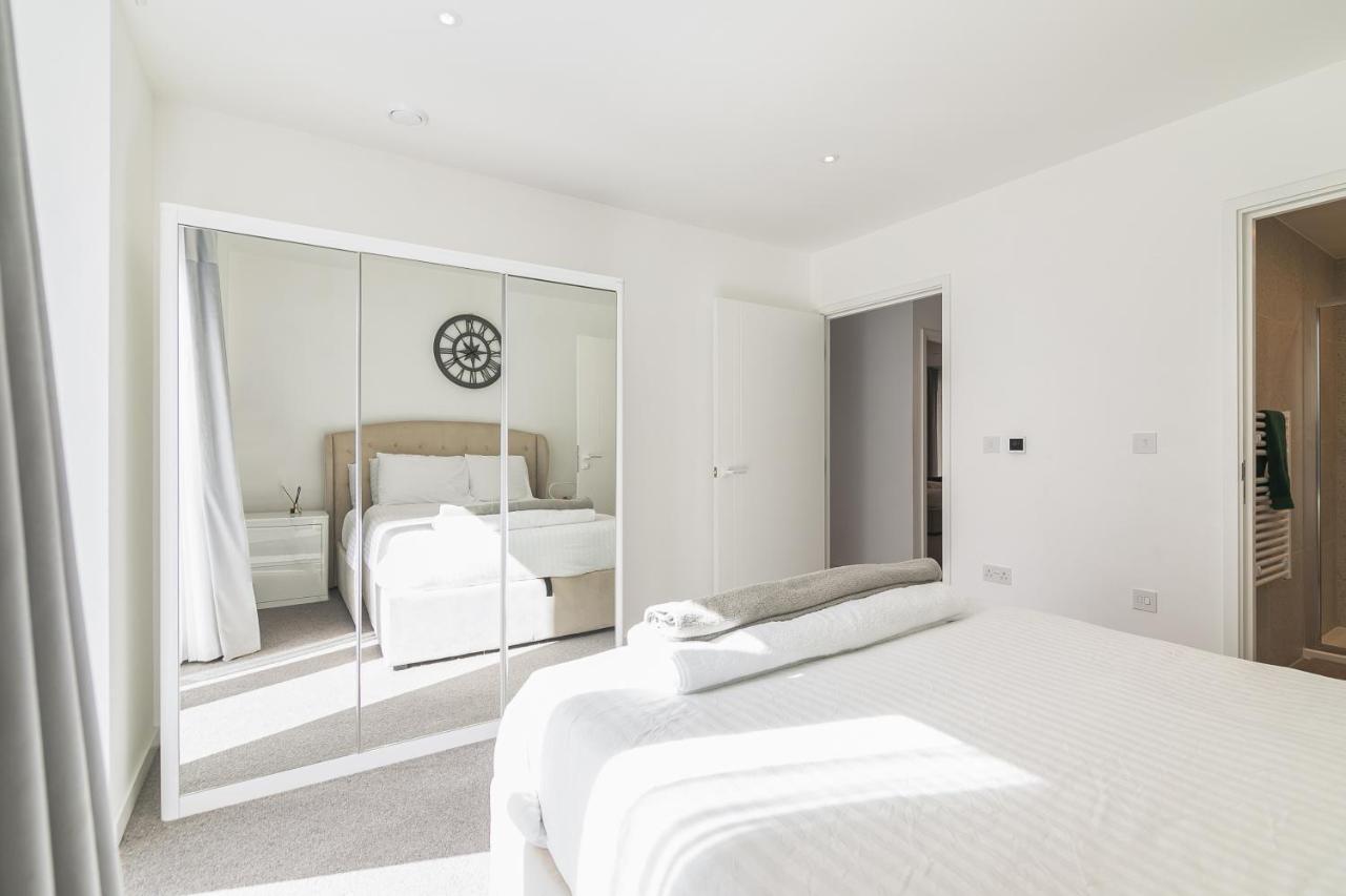Luxury Spacious Flat With Communal Gardens And Parking London Eksteriør billede
