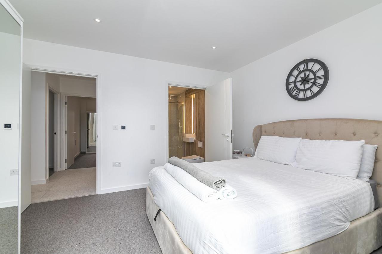 Luxury Spacious Flat With Communal Gardens And Parking London Eksteriør billede