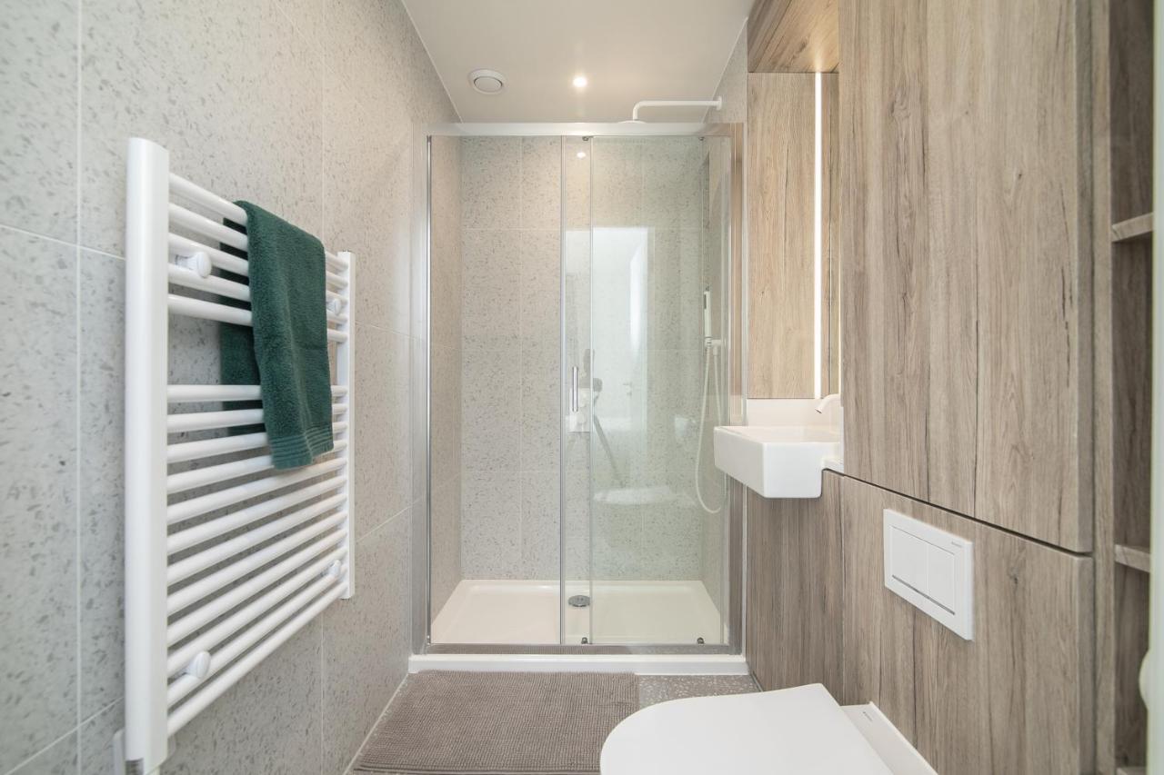 Luxury Spacious Flat With Communal Gardens And Parking London Eksteriør billede