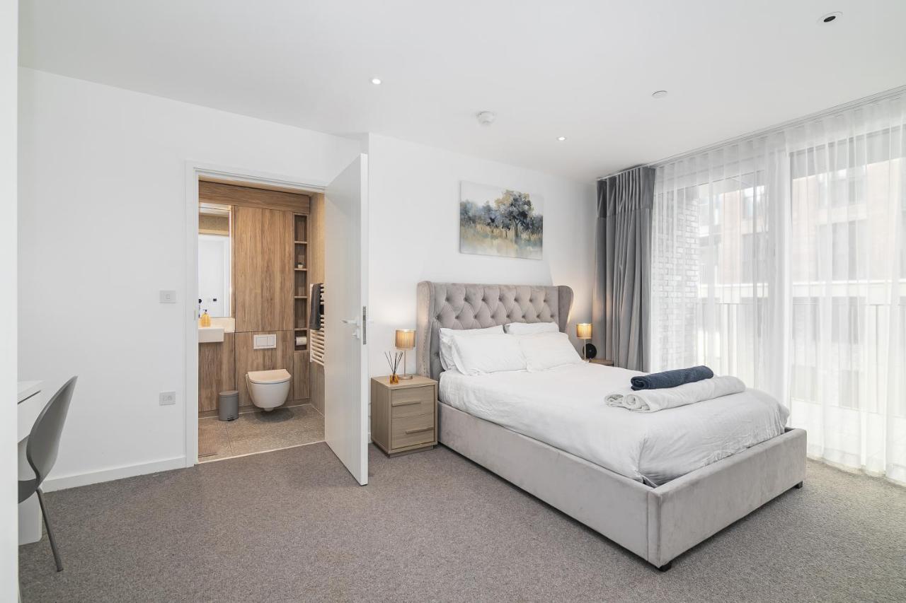 Luxury Spacious Flat With Communal Gardens And Parking London Eksteriør billede